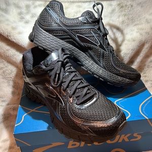 Brooks Adrenaline GTS 16 Black, hospital grade or running shoe, ladies size 10